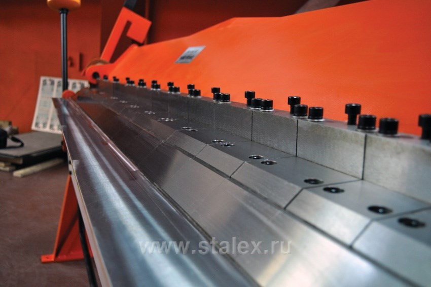Фото 10 - Станок листогибочный ручной сегментный  STALEX W2.5x2040A.